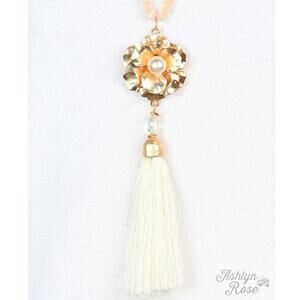Shimmering Daisy Tassel Necklace Pink White Gold